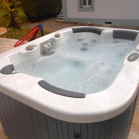 בית כפרי Apaisant Avec Spa, Jardin Et Etang, Animaux Acceptes Pour 6 Personnes - Fr-1-489-612 *